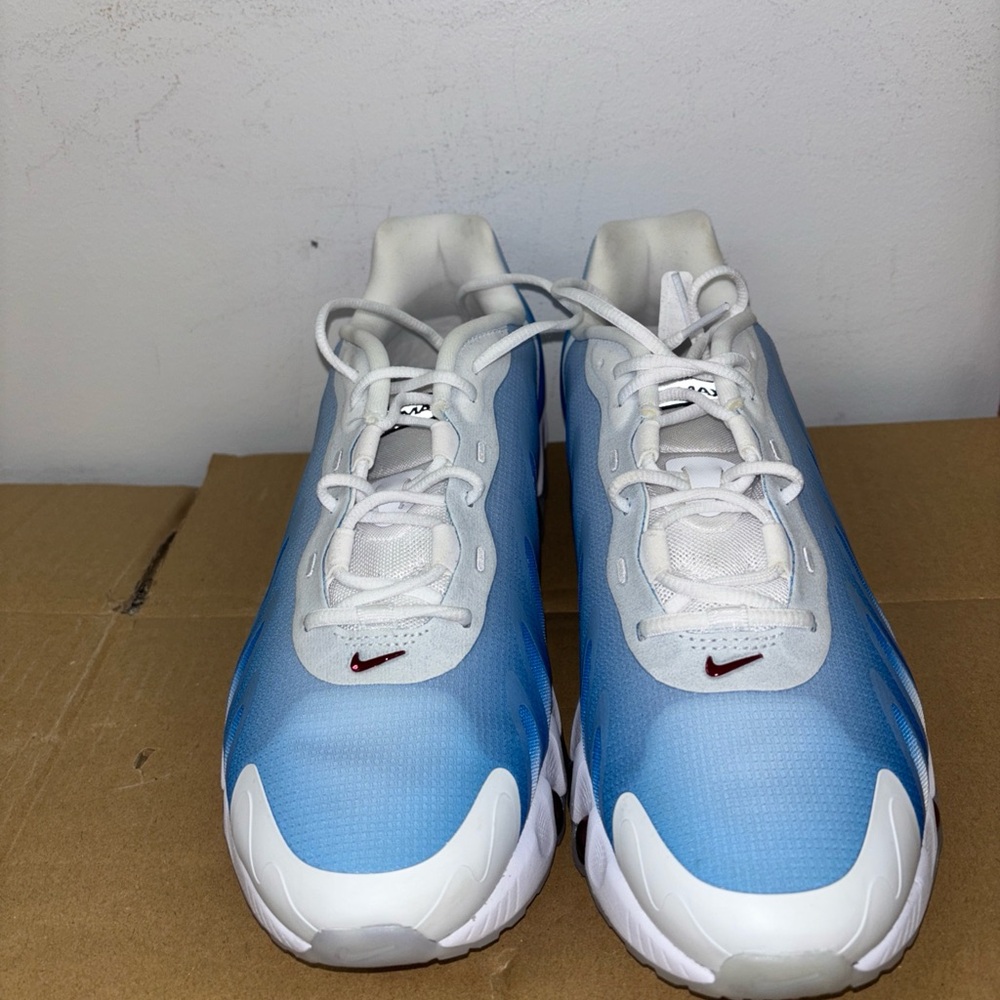 Nike Air Max  Dn 8 in the white light color Blue Sneakers size 9.5 - Picture 2 of 4